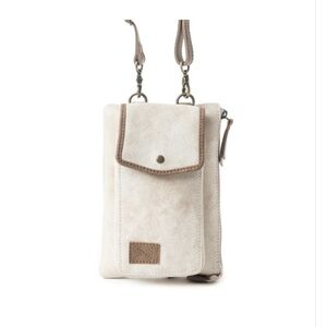 #1119 Myra Bag Kellington Ranch Cell Phone Bag